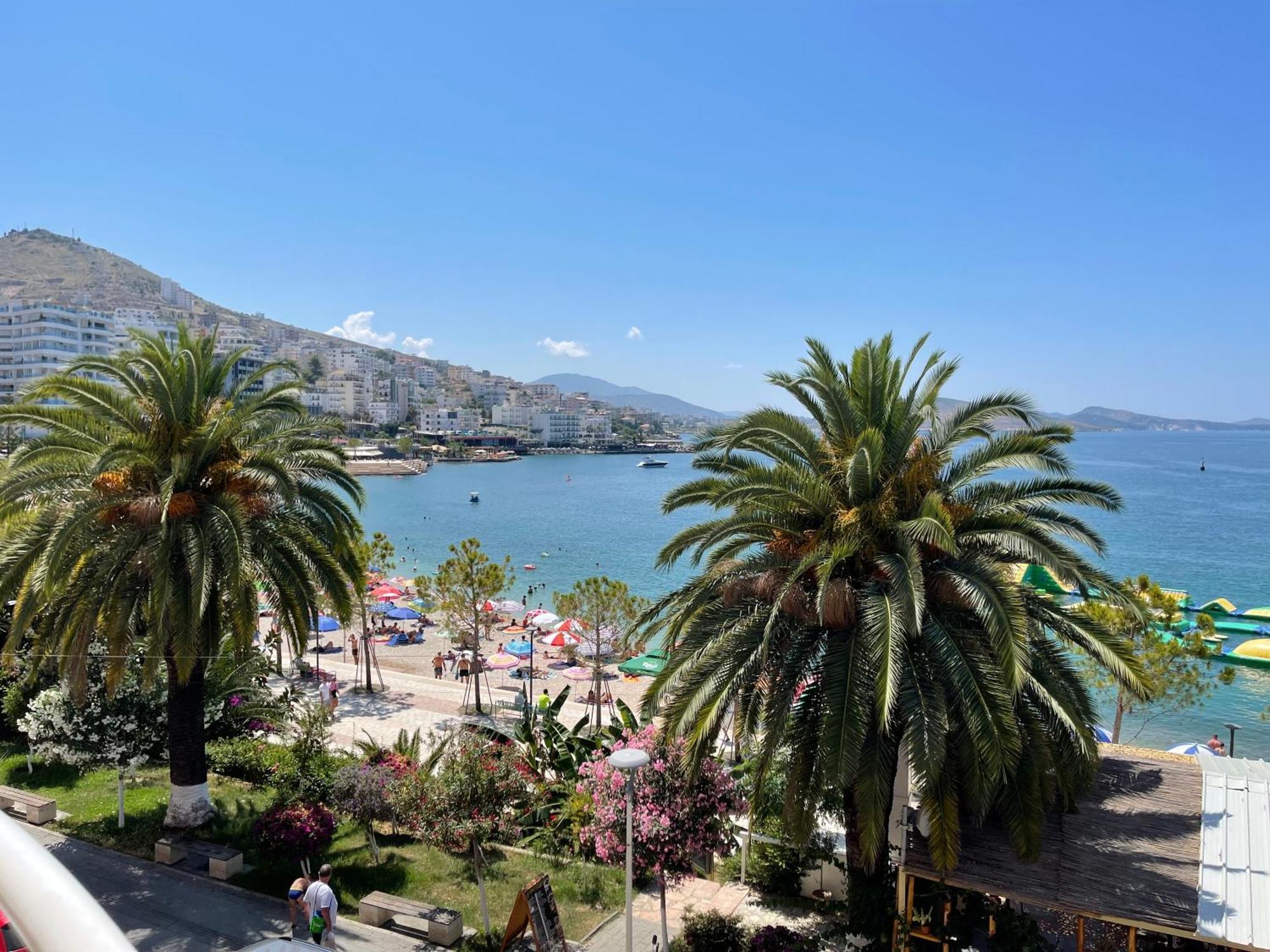 Caramel Sun Studios Apts Sarandë Eksteriør bilde