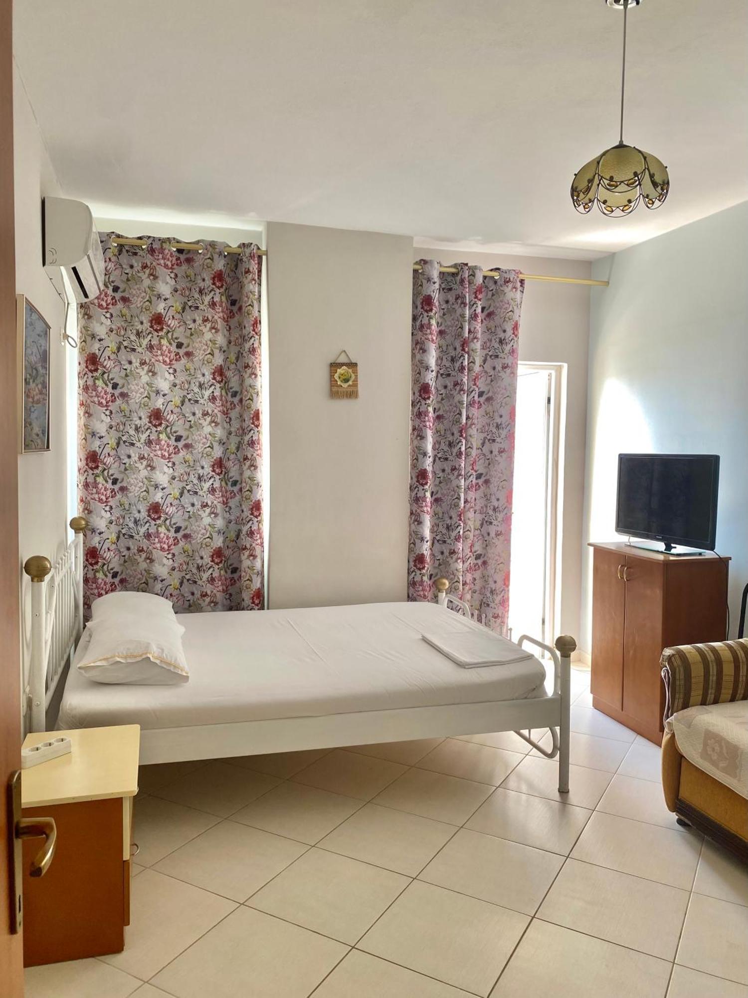 Caramel Sun Studios Apts Sarandë Eksteriør bilde