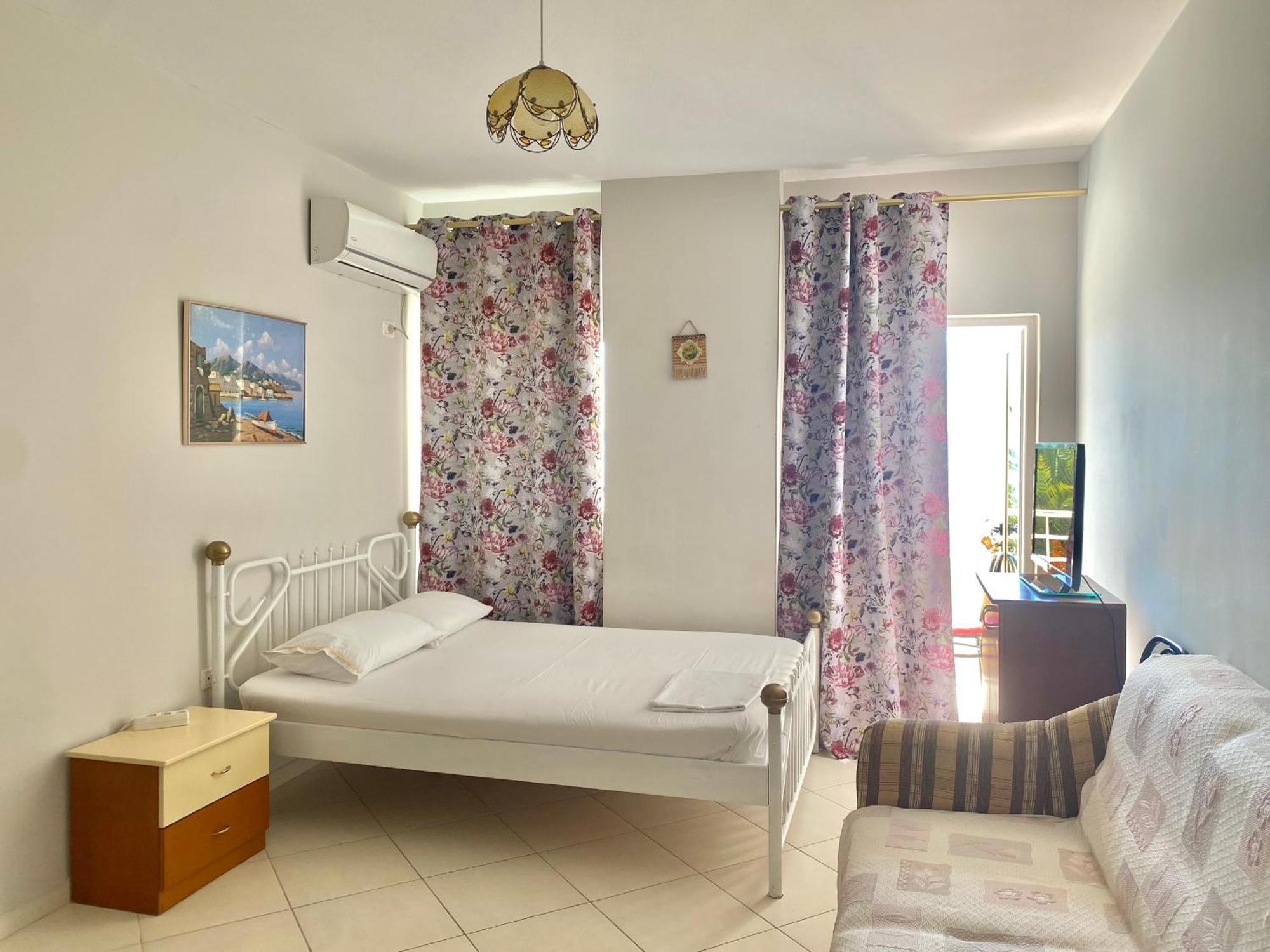 Caramel Sun Studios Apts Sarandë Eksteriør bilde